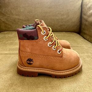 Timberland Classic Wheat Boots with Rare Camo Detailing 🥾🟢🟫